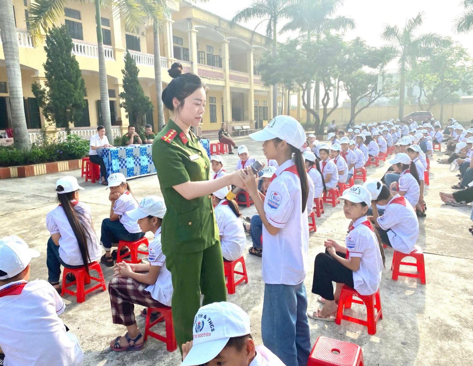 Công an xã Nguyễn Du phát huy hiệu quả phong trào thi đua “Ba Nhất” 