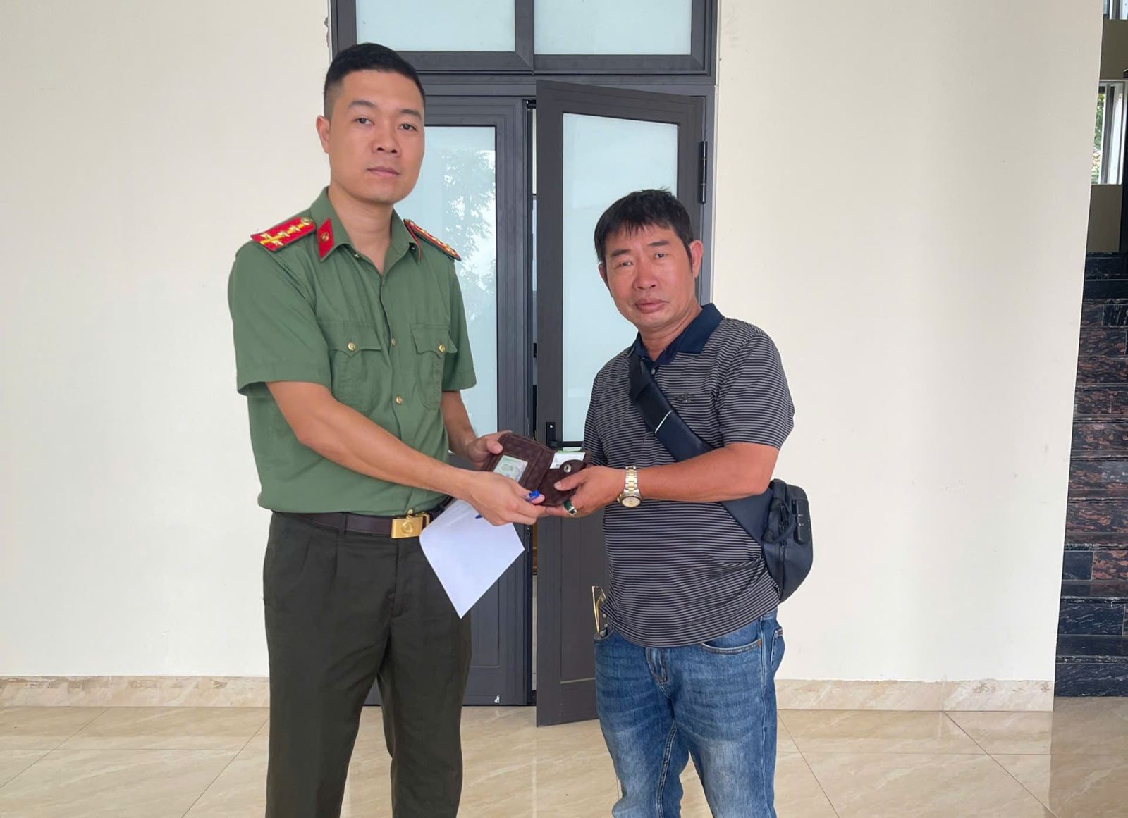 Công an xã Mễ Sở tận tâm giúp công dân tìm lại tài sản và nhận được thư cảm ơn