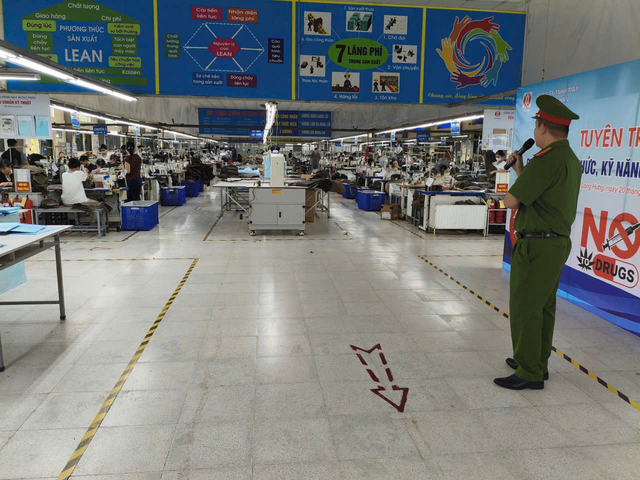 Công an xã Long Hưng tuyên truyền phổ biến kiến thức, kỹ năng phòng, chống tác hại của ma túy tại các công ty trên địa bàn