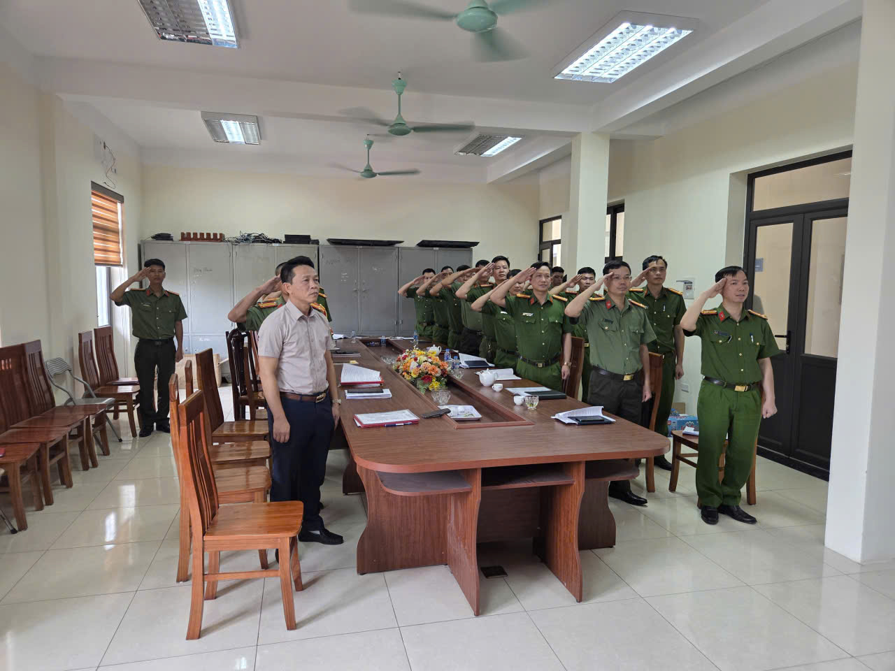 CÔNG AN XÃ NGHĨA DÂN TỔ CHỨC HỘI NGHỊ SƠ KẾT CÔNG TÁC 6 THÁNG ĐẦU NĂM 2026