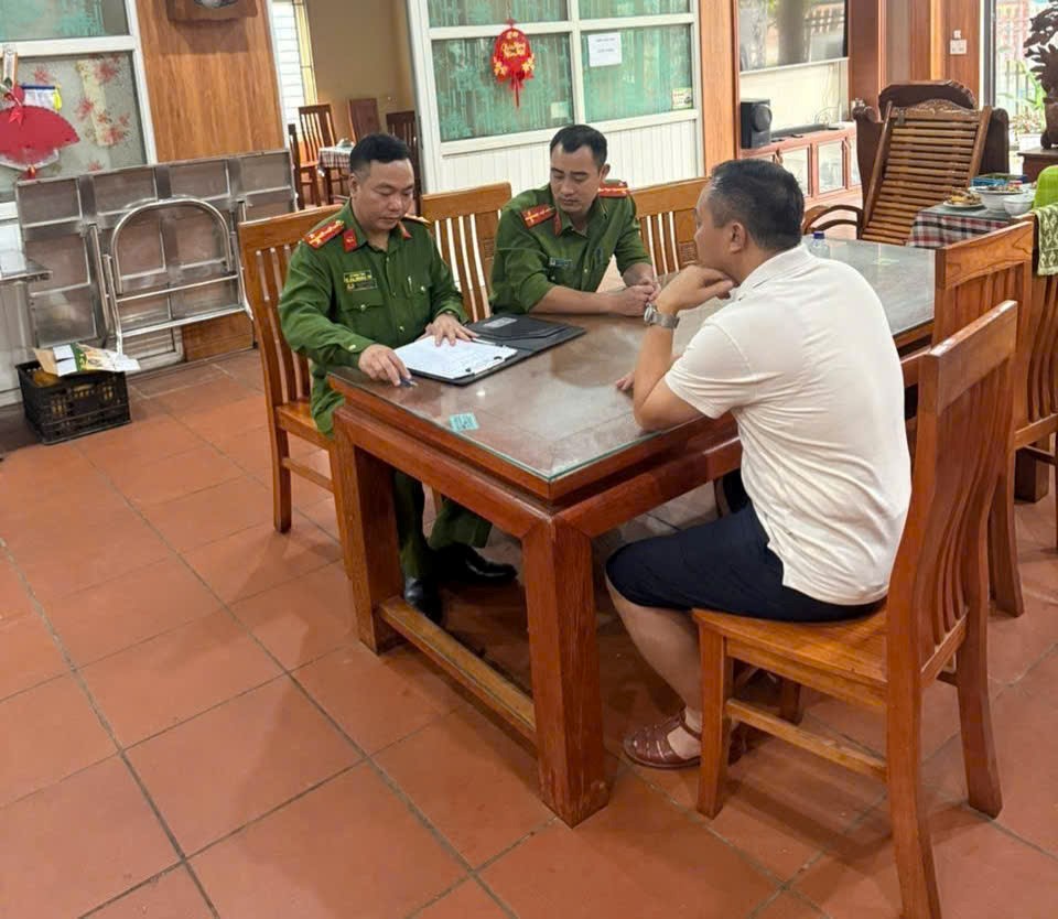    CÔNG AN PHƯỜNG ĐƯỜNG HÀO TĂNG CƯỜNG KIỂM TRA CÔNG TÁC VỆ SINH AN TOÀN THỰC PHẨM TẠI CÁC CƠ SỞ KINH DOANH TRÊN ĐỊA BÀN       