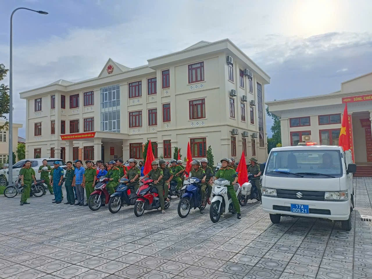 Công an xã Hồng Minh tăng cường hướng dẫn nghiệp vụ cho lực lượng an ninh trật tự ở cơ sở