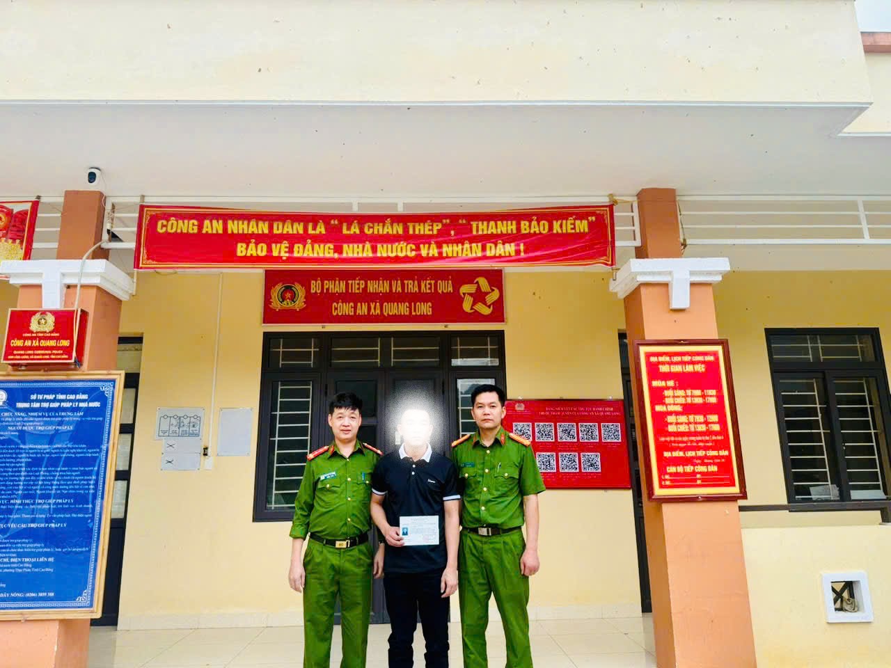 Công an xã Phụng Công: Tiếp nhận đối tượng hoàn thành thời gian cai nghiện ma túy bắt buộc tại Cơ sở cai nghiện ma túy số 1 và bàn giao về địa phương quản lý theo đúng quy định