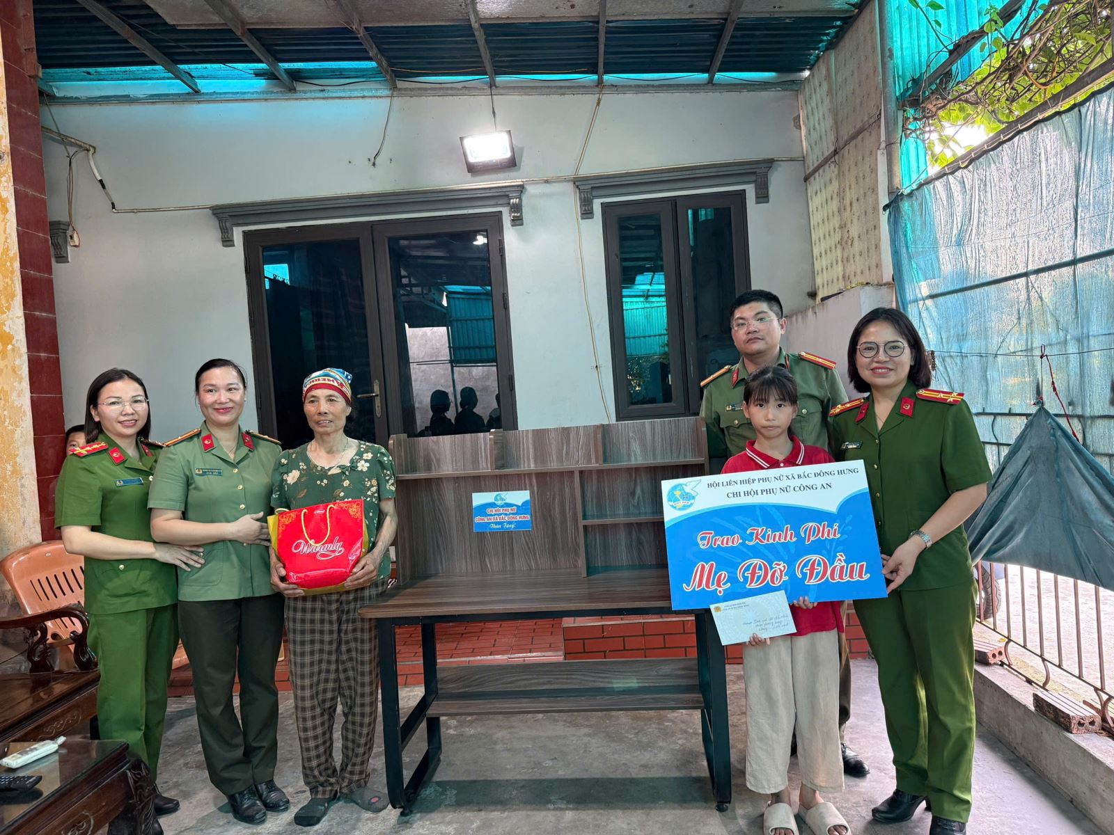 Chi hội phụ nữ Công an xã Bắc Đông Hưng   Trao yêu thương hôm nay – gieo hy vọng cho ngày mai