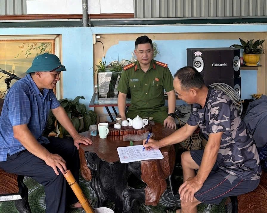 Công an xã Đông Quan chủ động bám sát địa bàn phục vụ công tác  sắp xếp, tổ chức lại thôn trên địa bàn