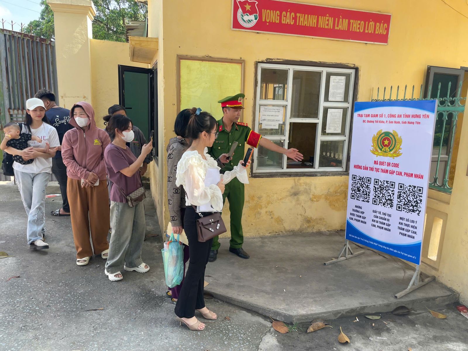 Trại tạm giam số 1 Công an tỉnh Hưng Yên triển khai mô hình “4 rõ, 3 đúng, 2 thân thiện trong công tác thăm gặp tại Trại tạm giam số 1”
