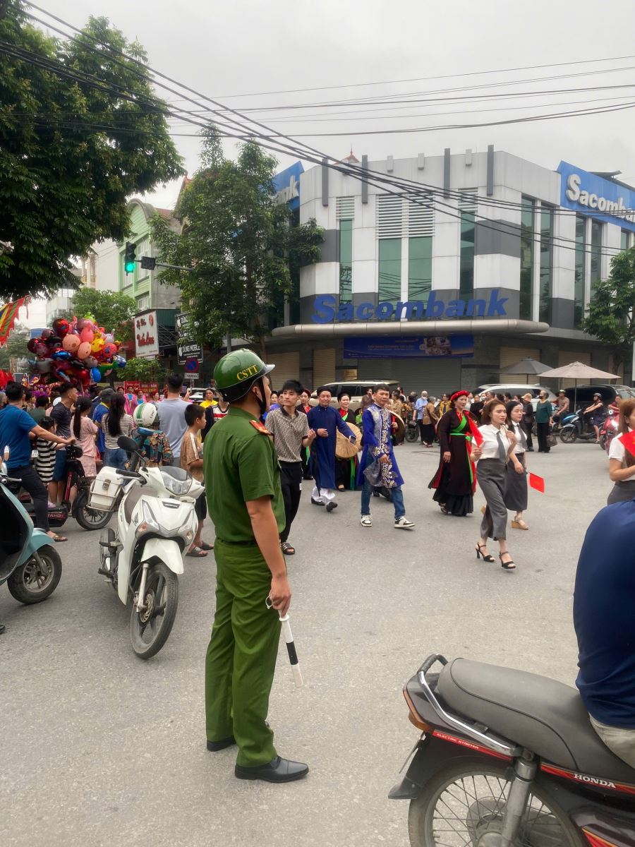 Công an xã Yên Mỹ đảm bảo an ninh trật tự, trật tự an toàn giao thông Lễ hội truyền thống thôn Trai Trang năm 2026