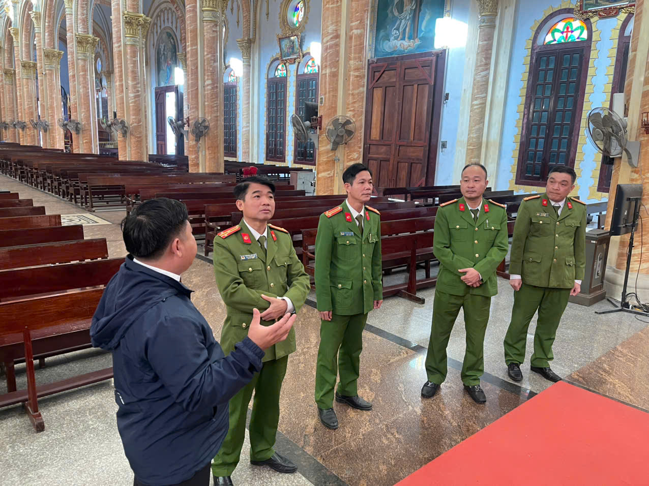 Công an xã Tây Tiền Hải chủ động từ sớm, từ xa đảm bảo an toàn Lễ Giáng sinh năm 2025