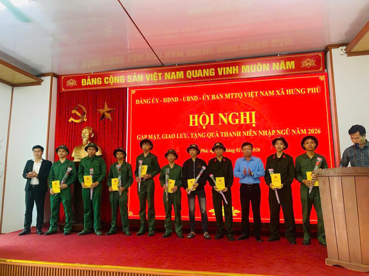 Chương trình gặp mặt, giao lưu, tặng quà và phát quân trang tới các thanh niên thực hiện nghĩa vụ trên địa bàn xã Hưng Phú