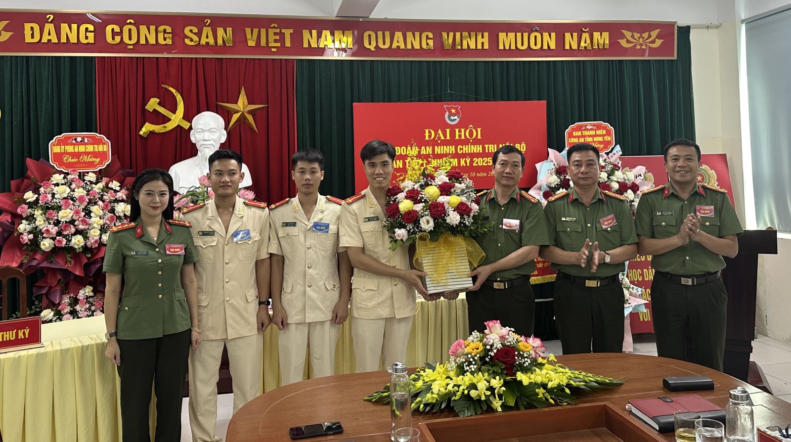 Đại hội Chi đoàn Phòng An ninh Chính trị nội bộ, nhiệm kỳ 2025 - 2027: Đại hội của tinh thần “Tiên phong, bứt phá, sáng tạo trong kỷ nguyên vươn mình của dân tộc”.