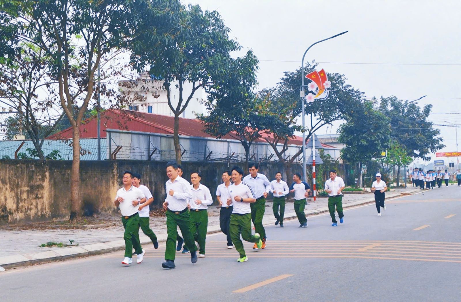 Công an xã Đông Hưng tổ chức “Ngày chạy Olympic vì sức khoẻ toàn dân, vì an ninh Tổ quốc” 