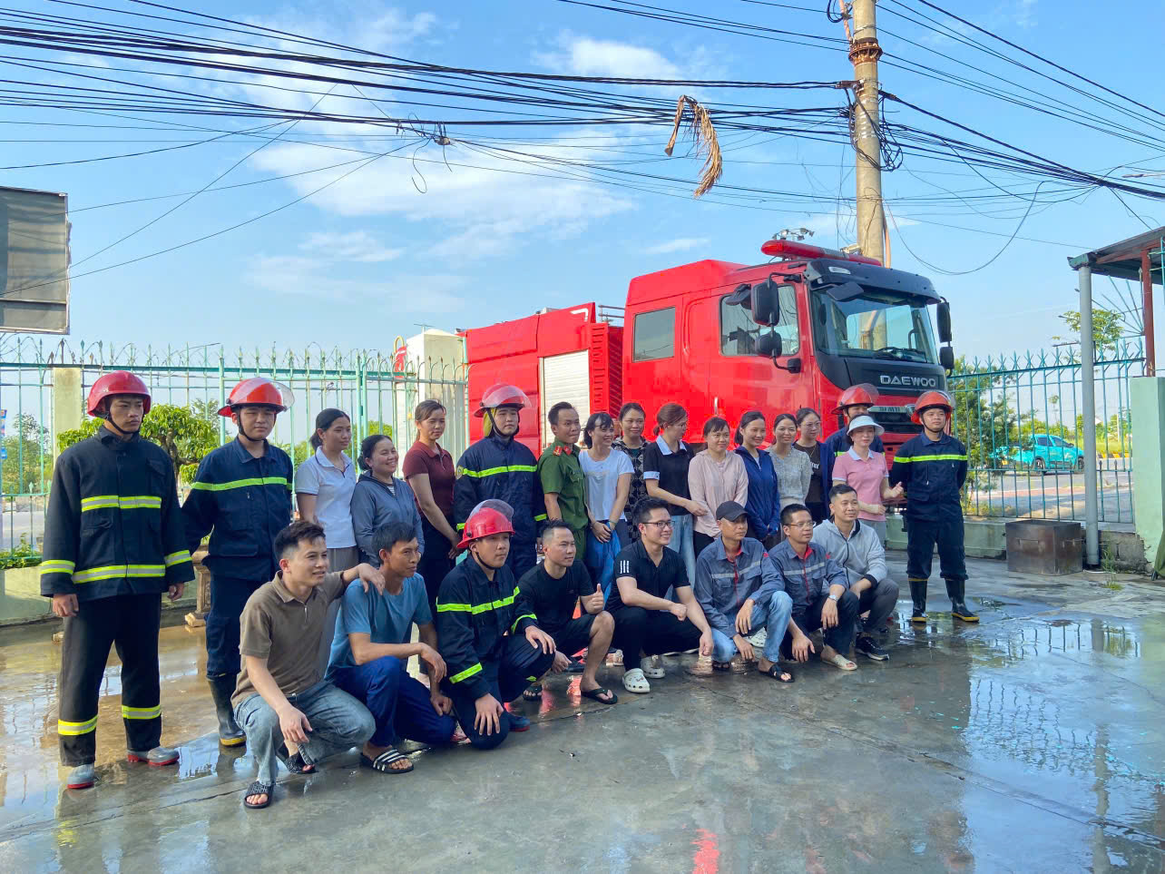 Phòng Cảnh sát phòng cháy, chữa cháy và cứu nạn, cứu hộ phối hợp huấn luyện và thực tập phương án chữa cháy và cứu nạn, cứu hộ tại Công ty CPTM Dược VTYT Khải Hà