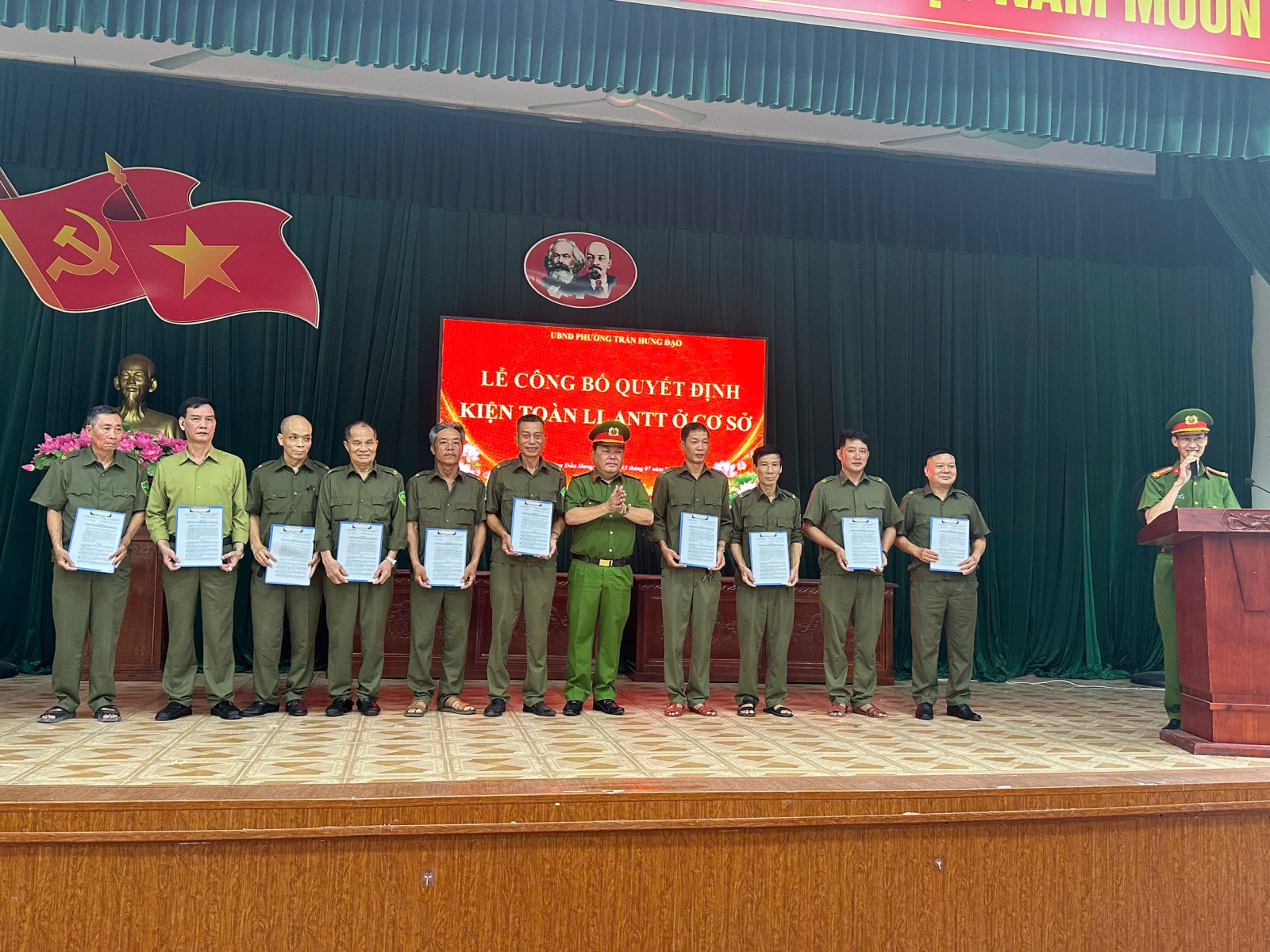 Công an phường Trần Hưng Đạo tổ chức hội nghị công bố quyết định kiện toàn lực lượng tham gia bảo vệ ANTT ở cơ sở 