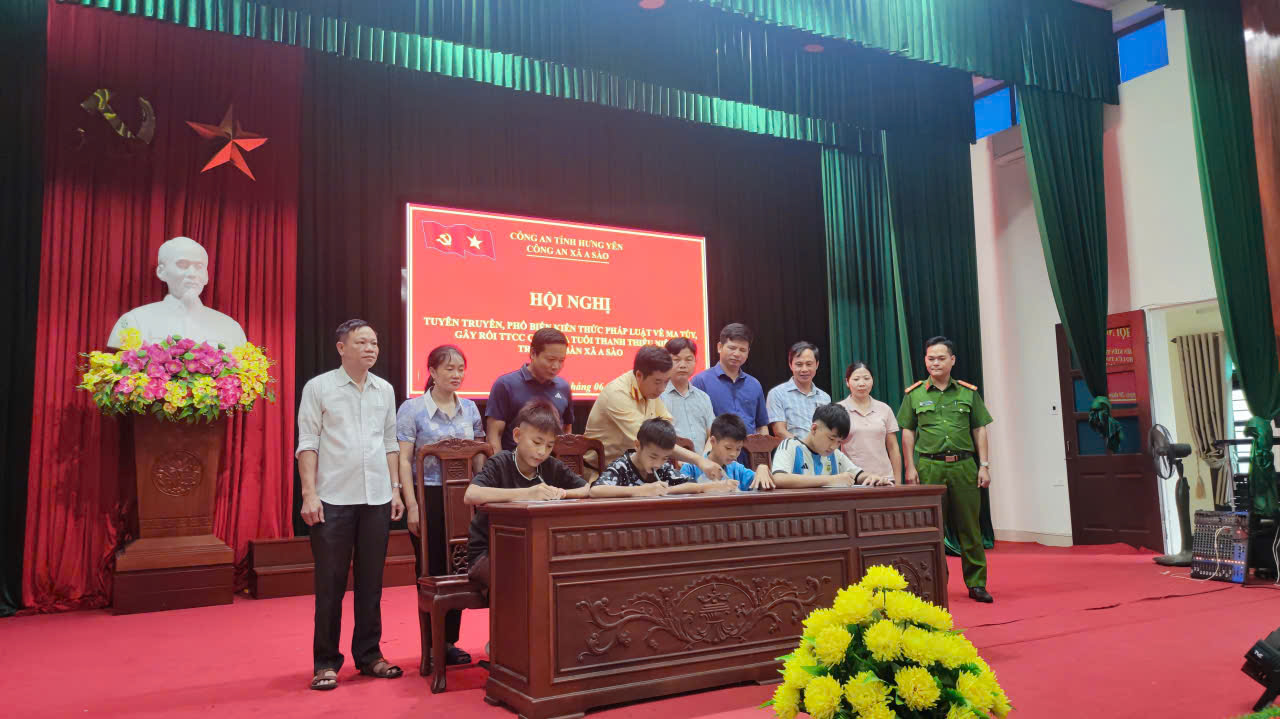 TUYÊN TRUYỀN PHÁP LUẬT VÀ AN TOÀN GIAO THÔNG  CHO THANH THIẾU NIÊN TRÊN ĐỊA BÀN XÃ A SÀO
