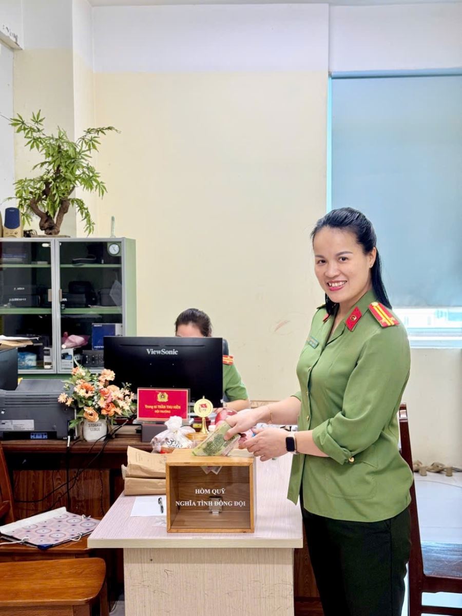 Cán bộ, hội viên Hội phụ nữ Phòng Kỹ thuật nghiệp vụ và Ngoại tuyến tích cực thực hiện mô hình “Quỹ nghĩa tình đồng đội” - lan tỏa tinh thần đoàn kết, nhân văn