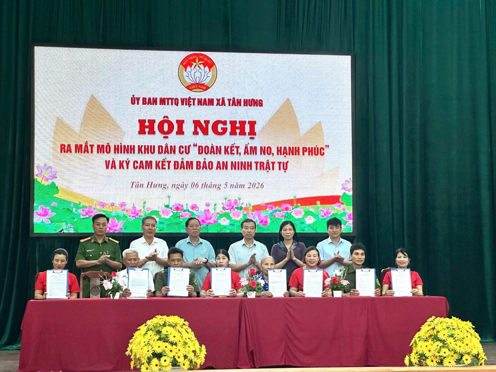 Công an xã Tân Hưng phối hợp Uỷ ban Mặt trận Tổ quốc Việt Nam xã triển khai, ra mắt mô hình khu dân cư “Đoàn kết, ấm no, hạnh phúc” tại thôn Minh Khai