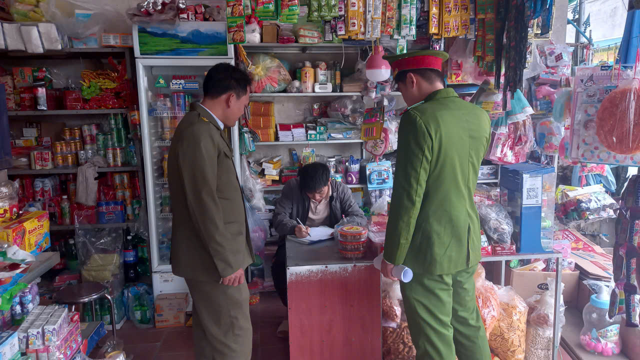 Công an xã Tiên La đẩy mạnh tuyên truyền, ký cam kết vận động thu hồi vũ khí, vật liệu nổ, công cụ hỗ trợ và pháo dịp Tết Nguyên đán Bính Ngọ 2026