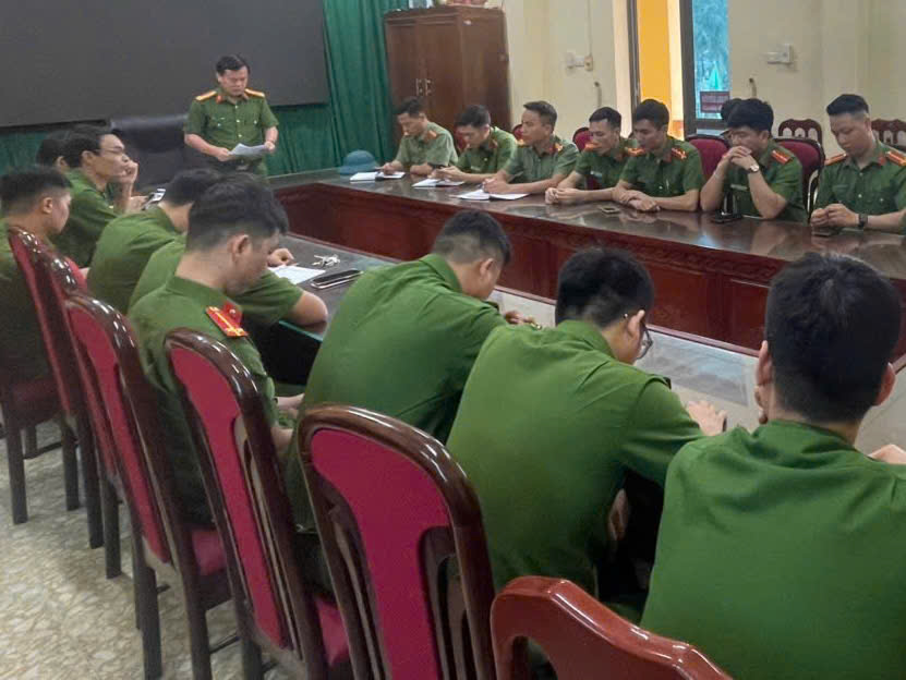 Công an xã Đông Thái Ninh quán triệt Nghị quyết của Đảng uỷ Công an tỉnh Hưng Yên về xây dựng Công an xã, phường vững mạnh, hiện đại, bám cơ sở, đáp ứng yêu cầu, nhiệm vụ trong tình hình mới