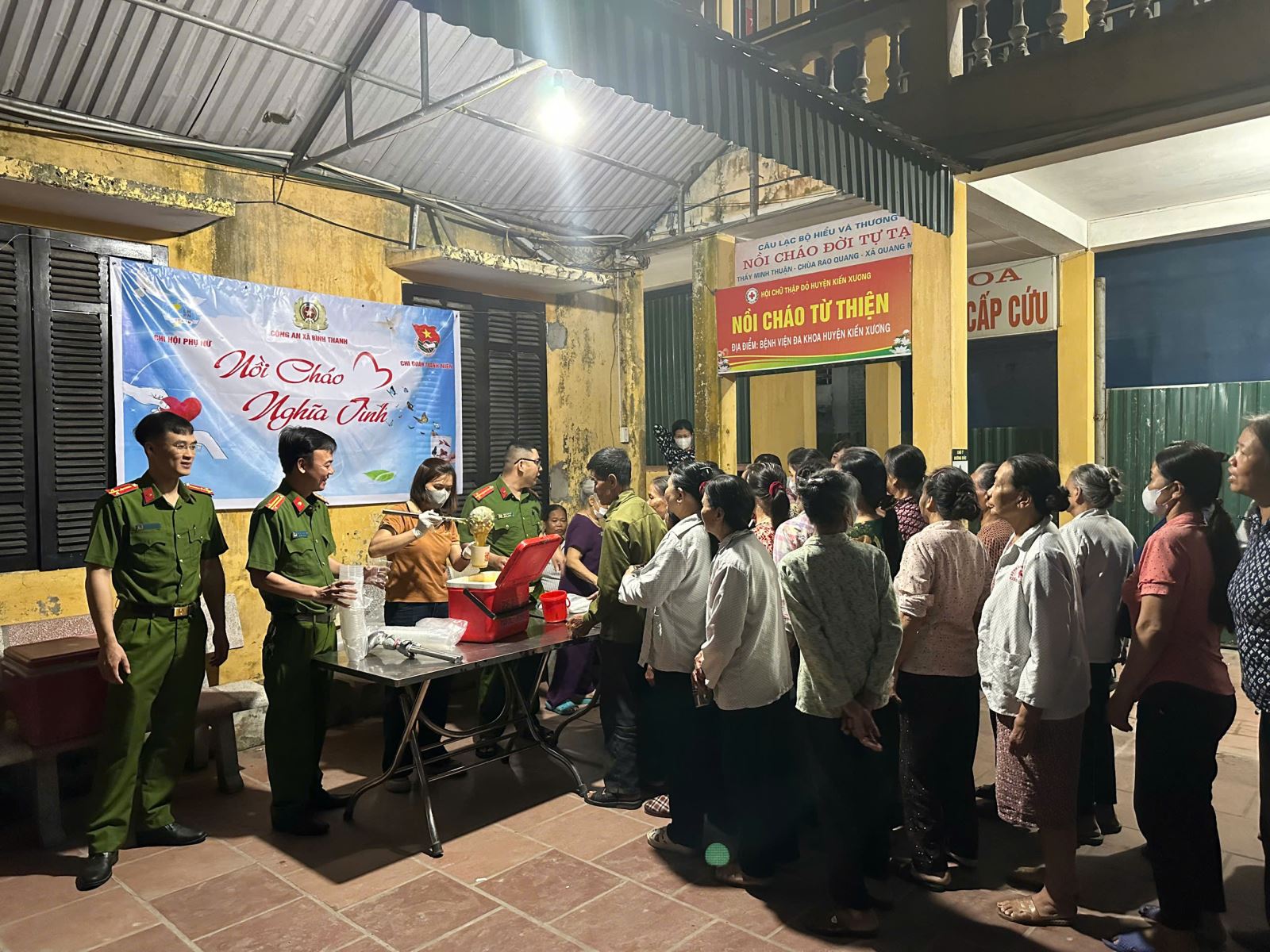 Công an xã Bình Thanh: Lan tỏa tinh thần “Ba nhất” qua Chương trình “Nồi cháo nghĩa tình”