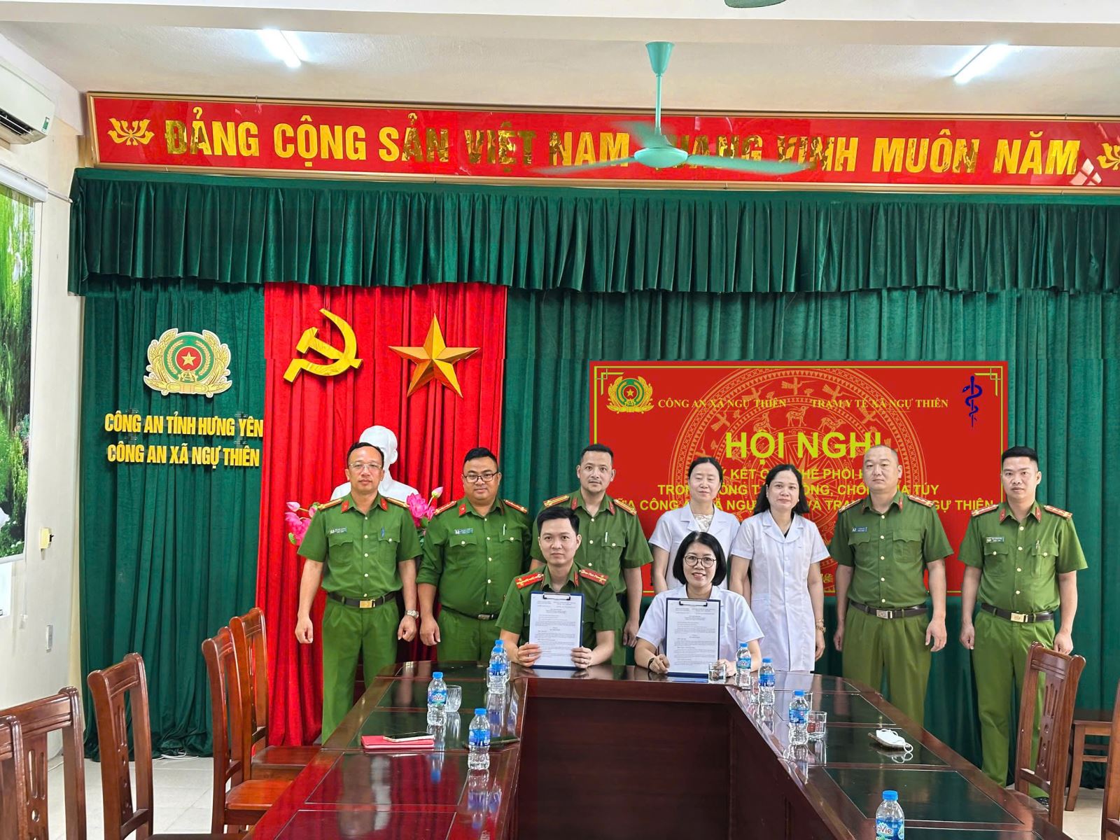Ký kết quy chế phối hợp giữa Công an xã Ngự Thiên và Trung tâm y tế xã Ngự Thiên trong công tác phòng, chống ma túy