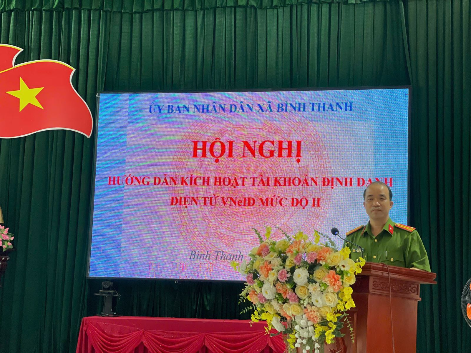 Công an xã Bình Thanh tập huấn kích hoạt tài khoản định danh điện tử VNeID mức độ 2