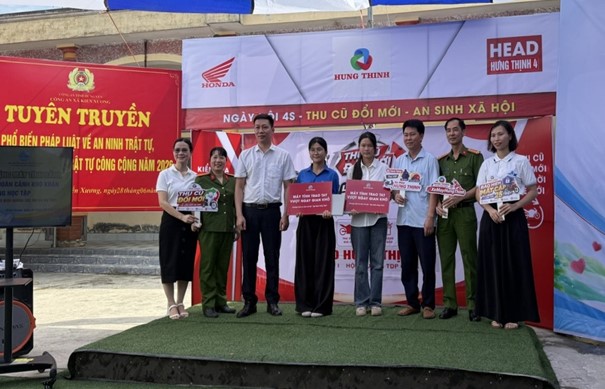 Công an xã Kiến Xương phối hợp Ủy ban Mặt trận Tổ quốc Việt Nam xã tuyên truyền pháp luật về ANTT, an toàn giao thông trên địa bàn