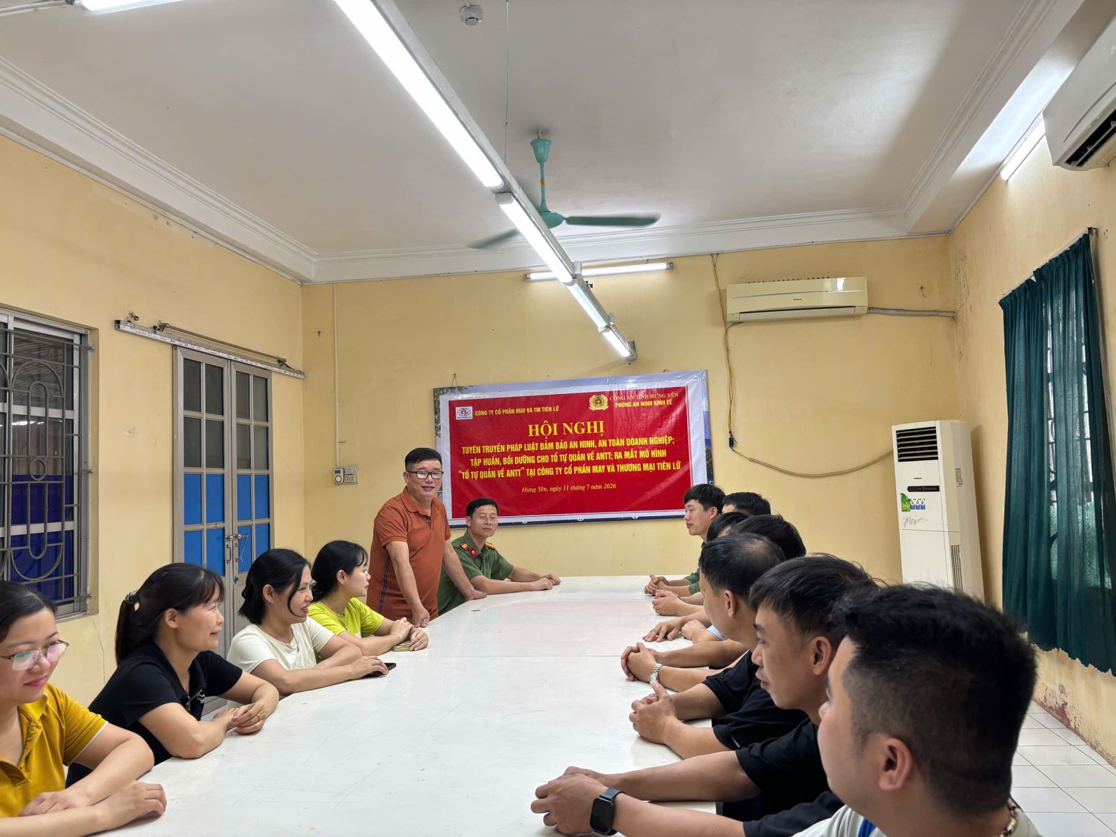 Phòng an ninh kinh tế ra mắt mô hình “Tự quản về an ninh trật tự” tại công ty Cổ phần may và thương mại Tiên Lữ.