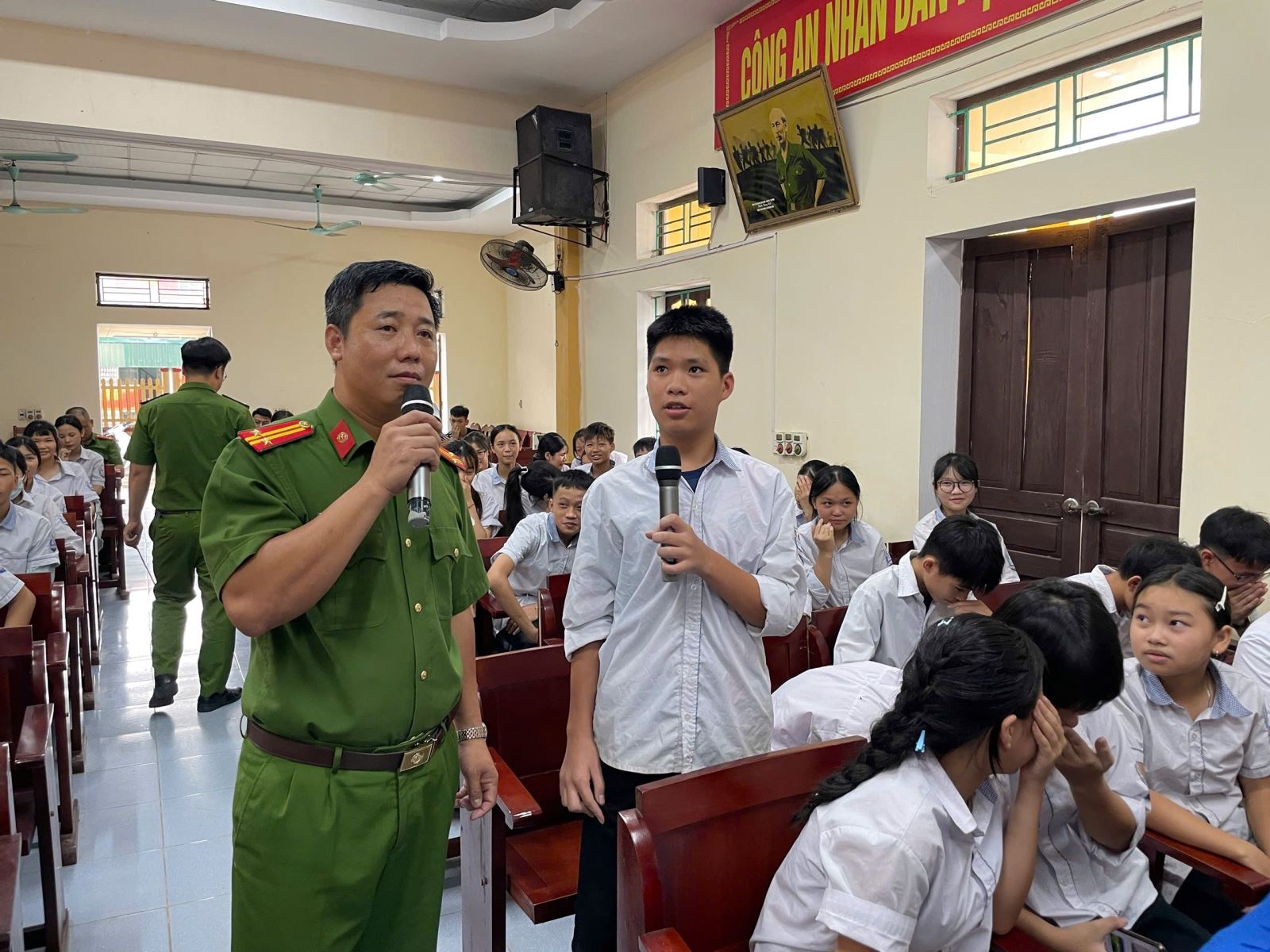 Công an xã Ngự Thiên tổ chức hội nghị tuyên truyền phòng, chống tác hại của ma túy và bạo lực học đường cho học sinh trên địa bàn xã.