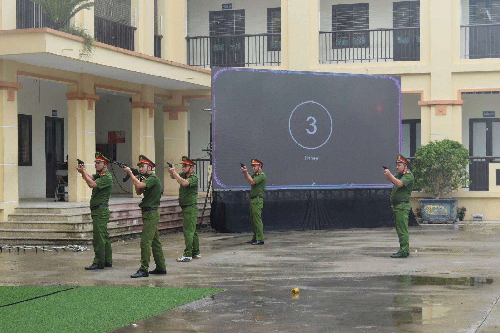 Công an Phường Mỹ Hào phối hợp ổ chức thực binh thực hành xử trí tình huống A2