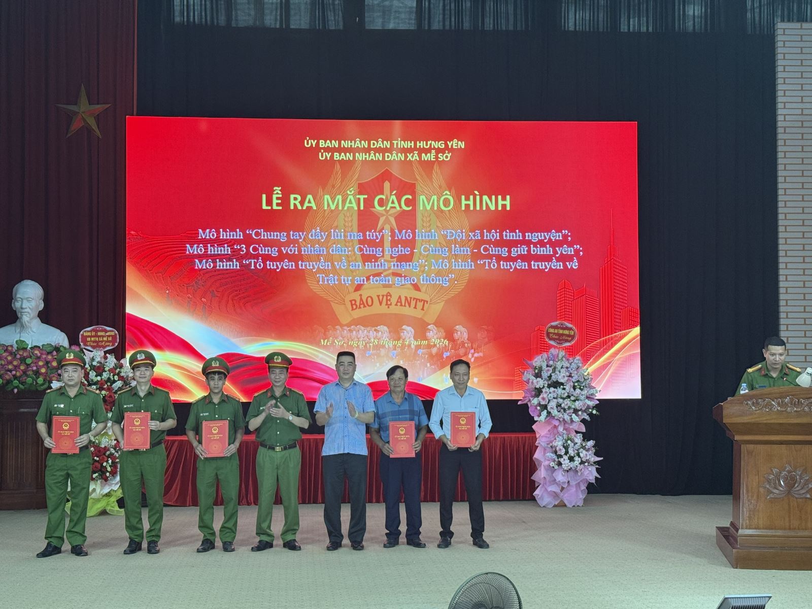 CÔNG AN XÃ MỄ SỞ THAM MƯU TỔ CHỨC LỄ RA MẮT 05 MÔ HÌNH DÂN VẬN KHÉO VÀ MÔ HÌNH ĐIỂN HÌNH TIÊN TIẾN TRONG PHONG TRÀO TOÀN DÂN BẢO VỆ ANTQ