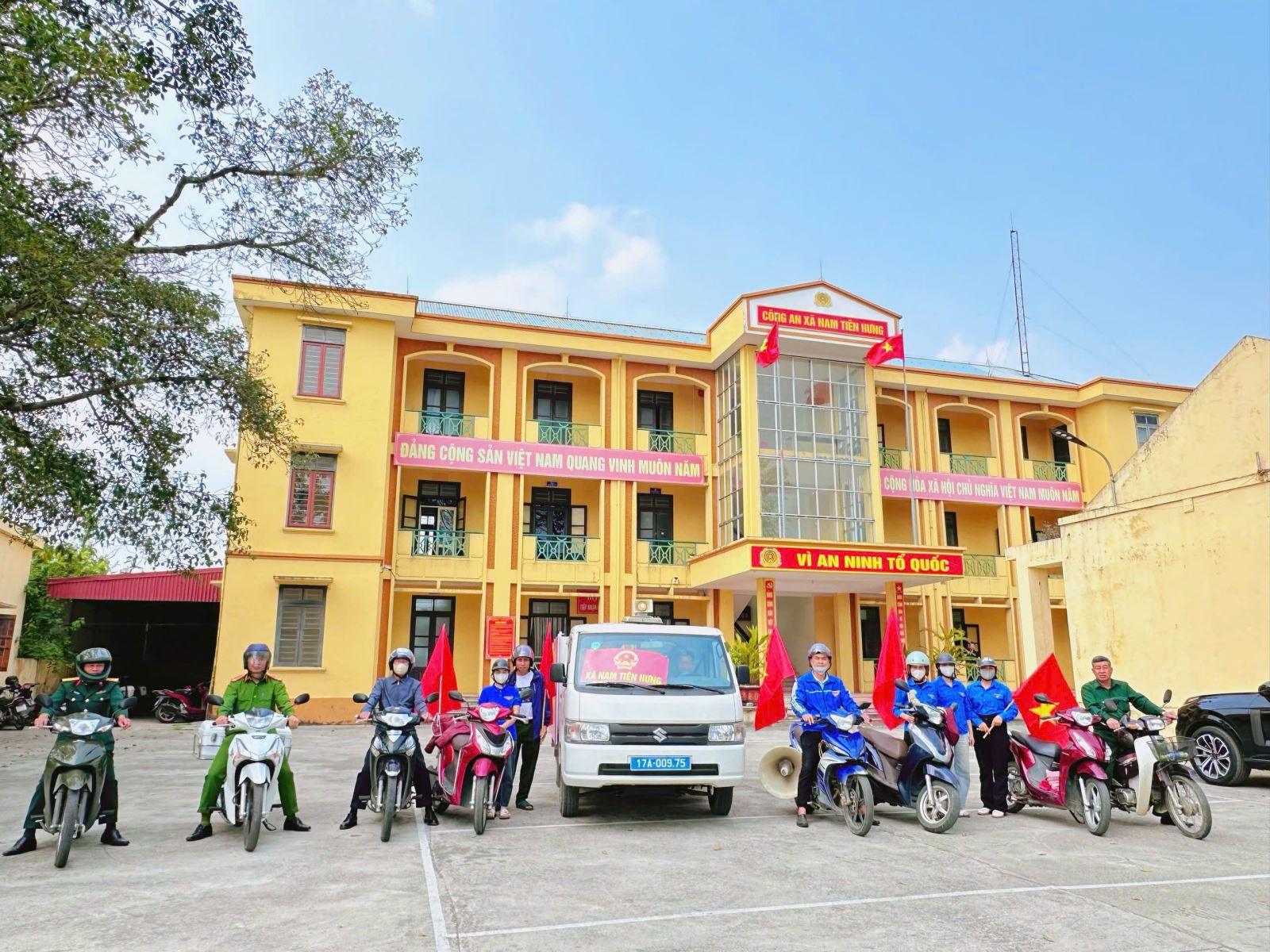 Công an xã Nam Tiên Hưng đẩy mạnh công tác tuyên truyền về bầu cử đại biểu Quốc hội và đại biểu Hội đồng nhân dân các cấp 