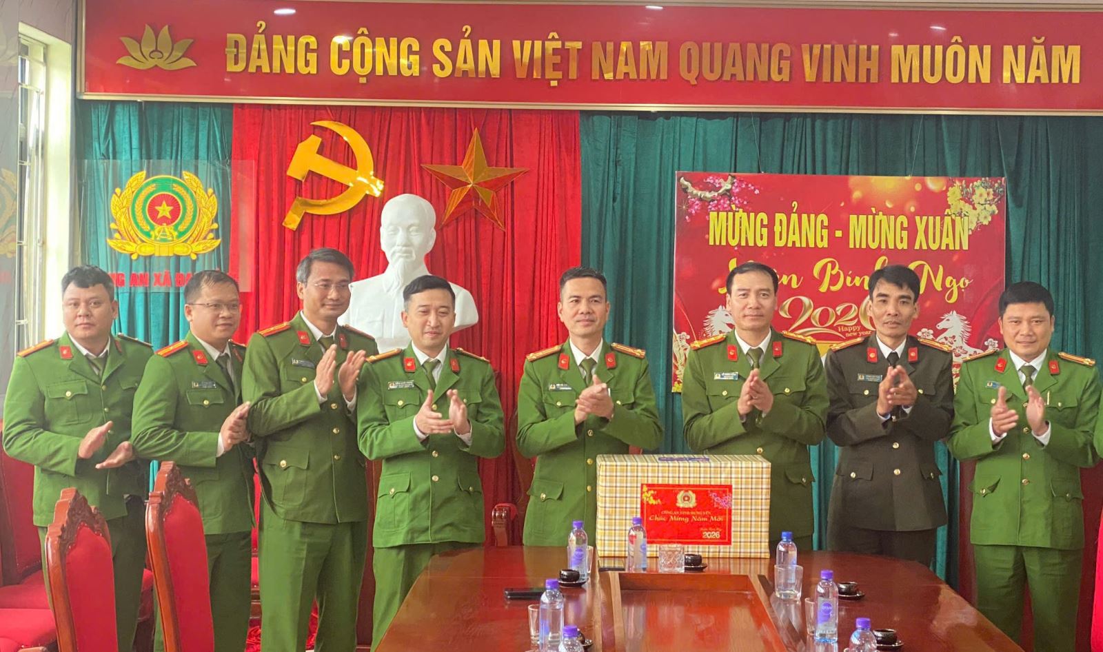 Đồng chí Đại tá Vũ Trung Thành - Phó Giám đốc Công an tỉnh kiểm tra, chỉ đạo công tác bảo đảm an ninh, trật tự và chúc Tết Công an xã Đại Đồng