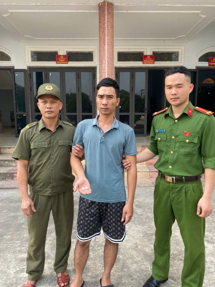 Công an xã Quỳnh An bắt quả tang đối tượng tàng trữ trái phép chất ma túy