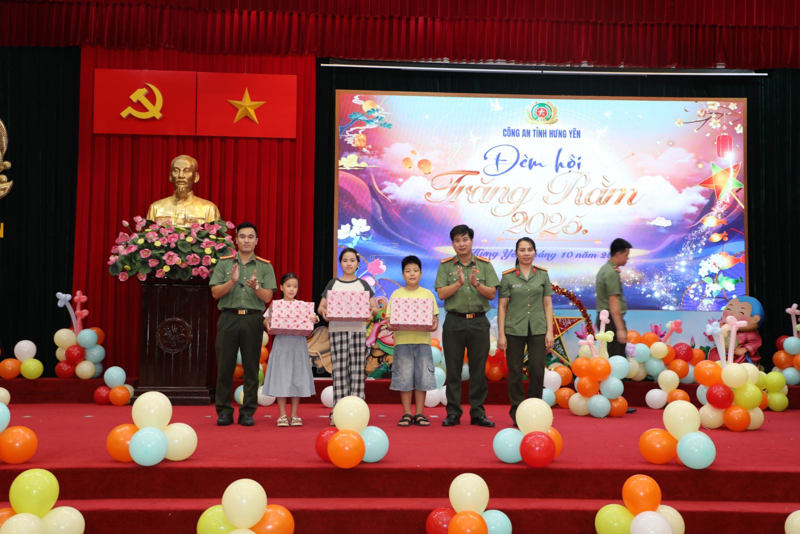 Trung thu yêu thương - Gắn kết gia đình và cán bộ, chiến sĩ Công an Hưng Yên