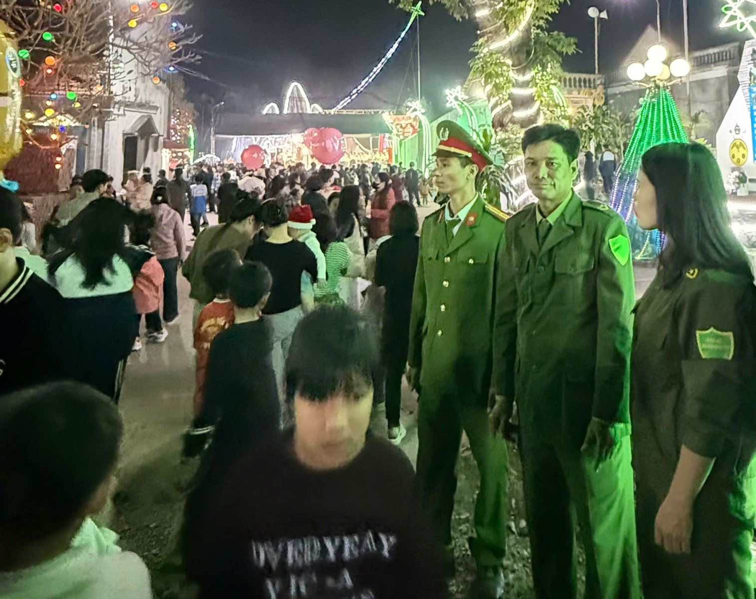 Công an xã Tiên Lữ đảm bảo an ninh trật tự Lễ Giáng sinh 2025