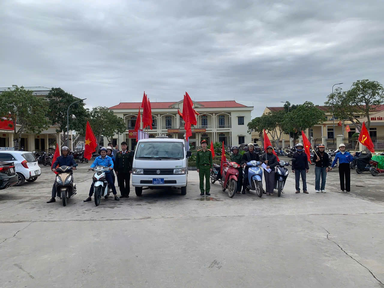 Công an xã Lê Lợi phối hợp tuyên truyền lưu động về bầu cử