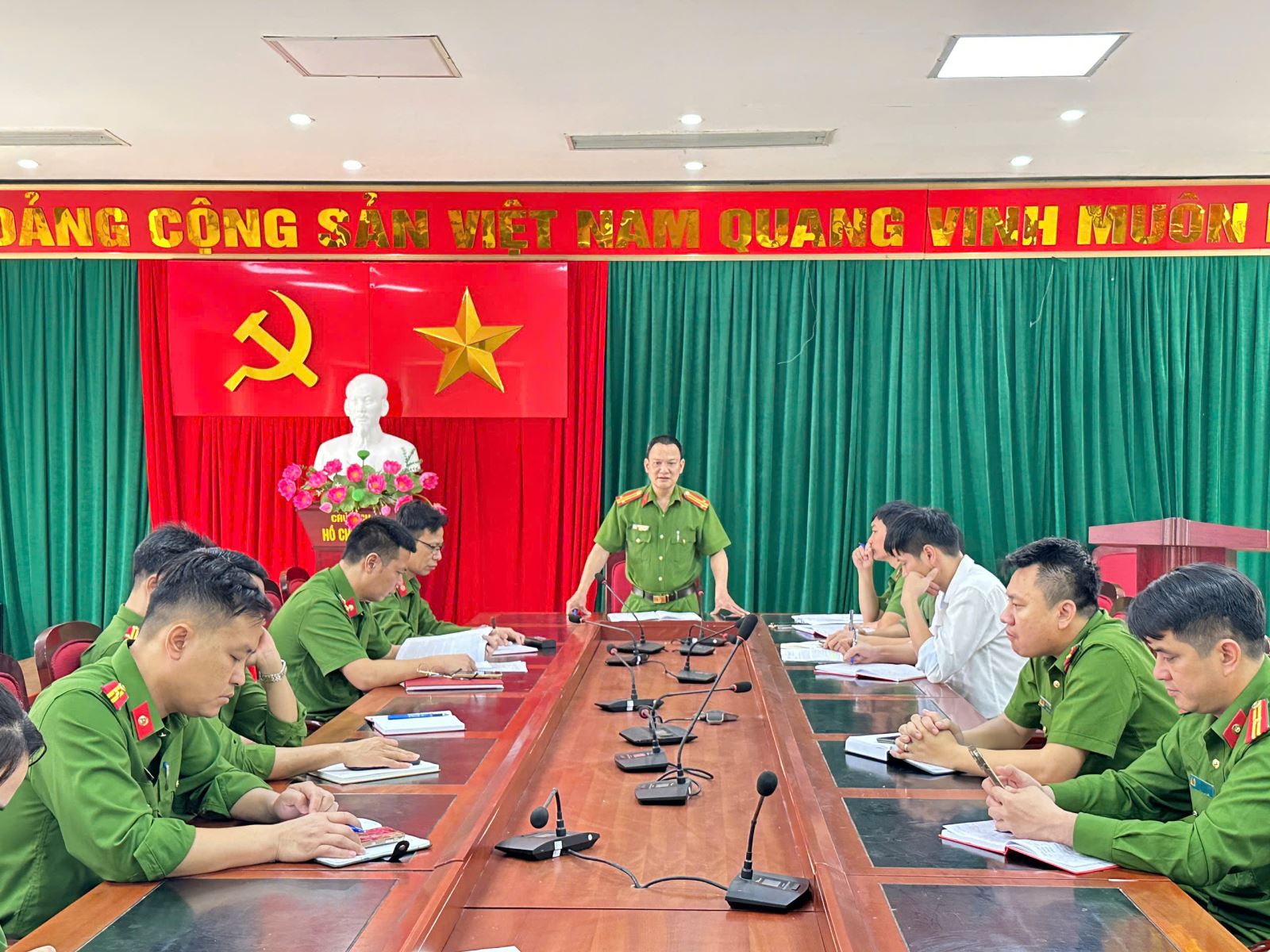 Công an xã Ân Thi tổ chức Hội nghị tổng kết cao điểm tấn công, trấn áp tội phạm bảo đảm an ninh trật tự