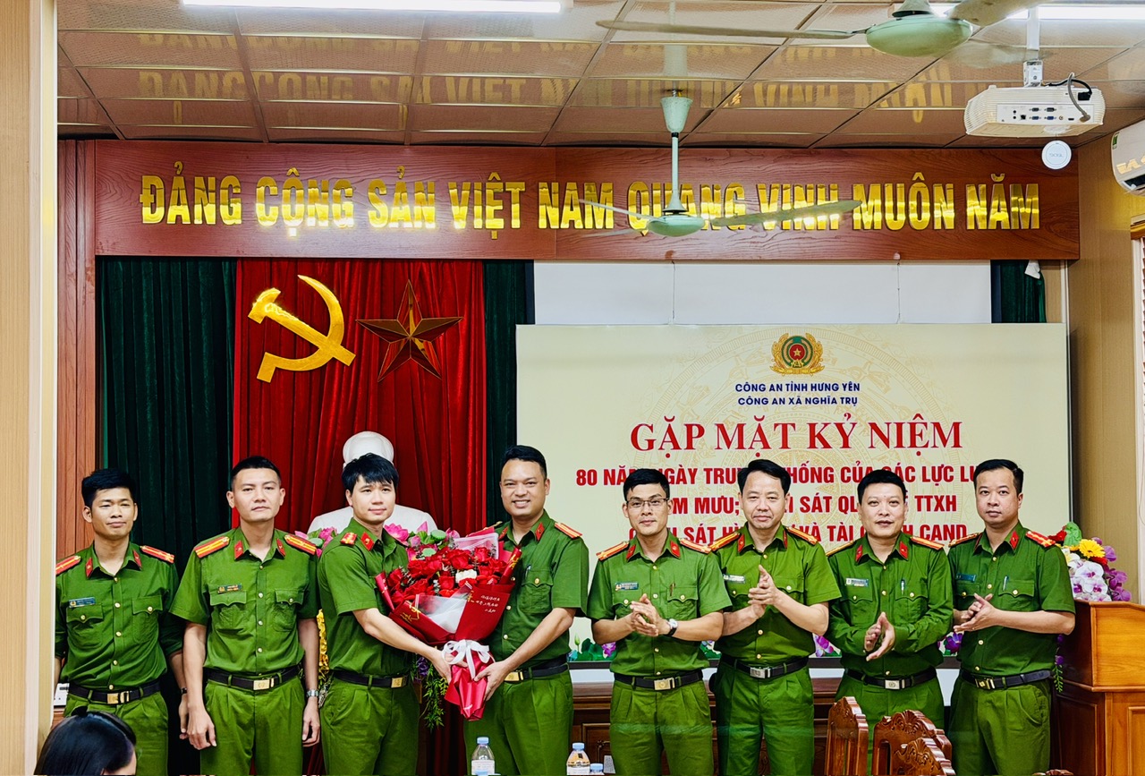 CÔNG AN XÃ NGHĨA TRỤ TỔ CHỨC GẶP MẶT KỶ NIỆM 80 NĂM NGÀY TRUYỀN THỐNG CÁC LỰC LƯỢNG THAM MƯU, CẢNH SÁT QUẢN LÝ HÀNH CHÍNH VỀ TRẬT TỰ XÃ HỘI, CẢNH SÁT HÌNH SỰ VÀ TÀI CHÍNH CÔNG AN NHÂN DÂN