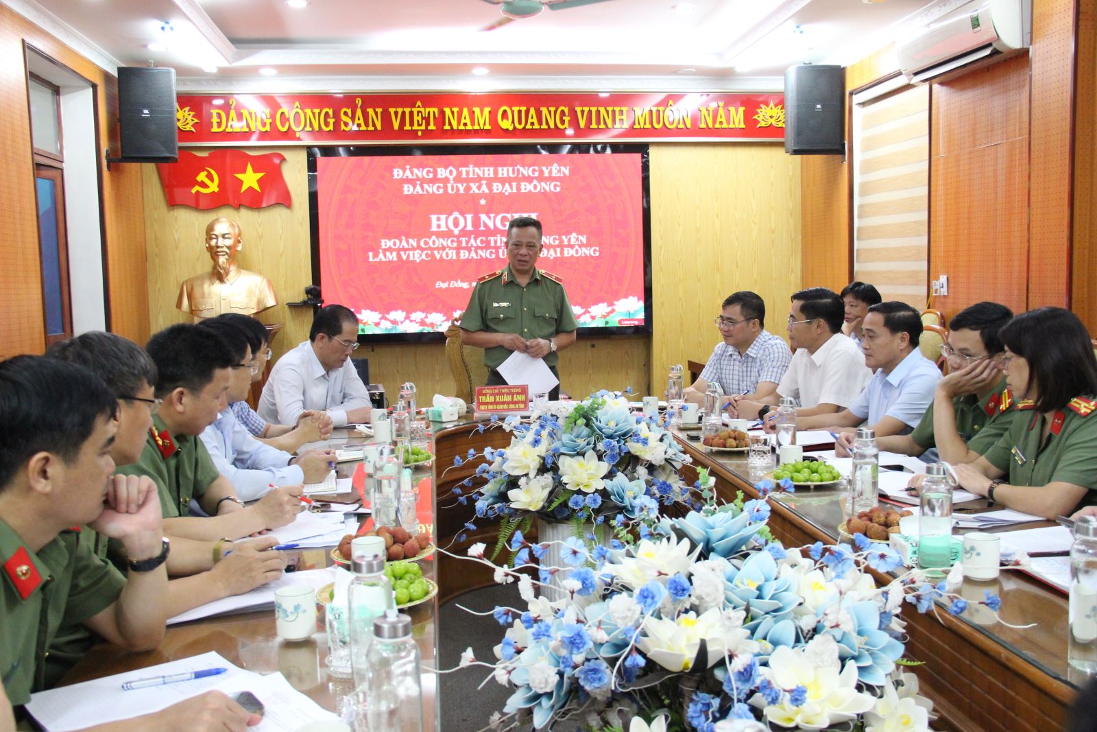 Đồng chí Thiếu tướng Trần Xuân Ánh, Ủy viên Ban Thường vụ Tỉnh ủy, Giám đốc Công an tỉnh làm việc với Đảng ủy xã Đại Đồng