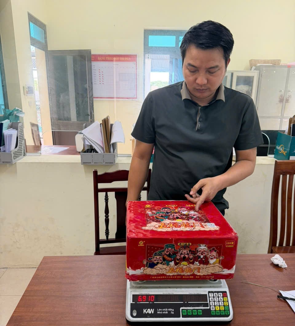 Công an xã Triệu Việt Vương kịp thời phát hiện, bắt giữ đối tượng có hành vi tàng trữ trái phép pháo hoa nổ