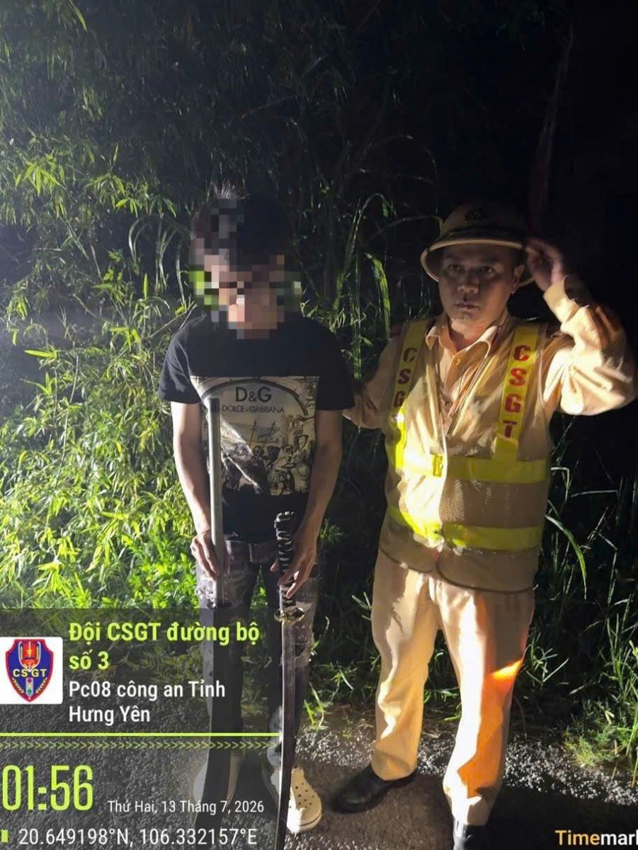 Đội Cảnh sát giao thông đường bộ số 3, Phòng Cảnh sát giao thông phát hiện, xử lý nhóm thanh thiếu niên tụ tập, nghi vấn đua xe và tàng trữ hung khí nguy hiểm