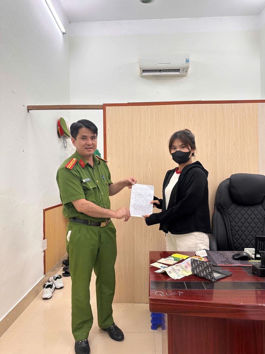 Nhặt được của rơi - trả lại người mất và thư cảm ơn của người dân gửi cho lực lượng Công an xã Ân Thi