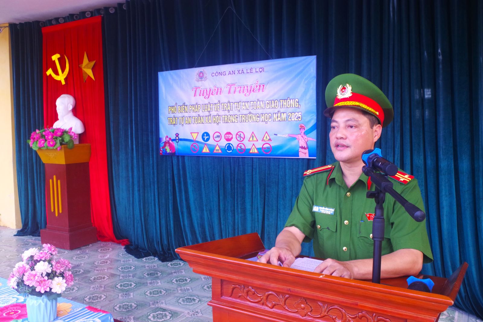Công an xã Lê Lợi tổ chức tuyên truyền pháp luật về bảo đảm trật tự an toàn giao thông tại các trường học trên địa bàn