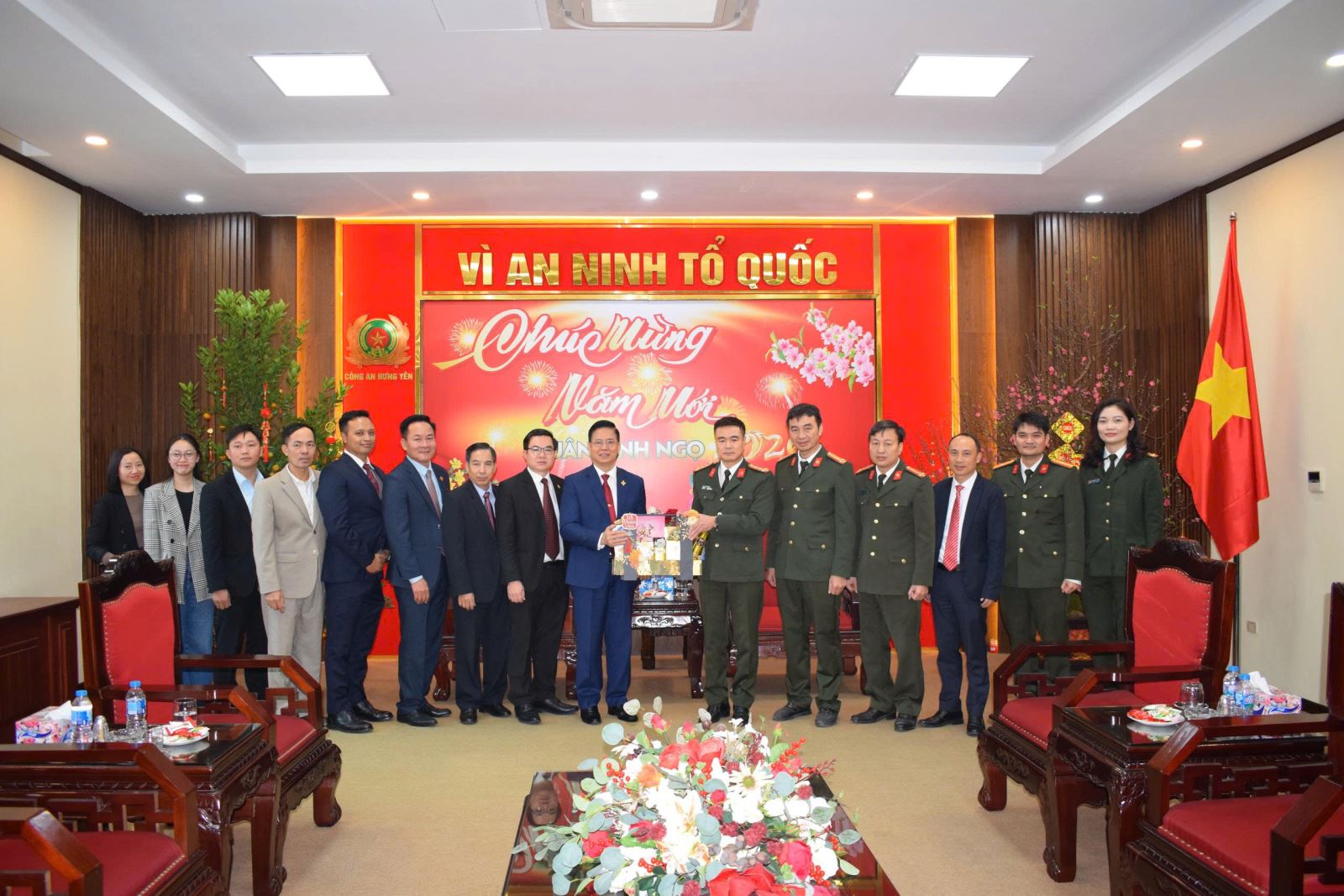 Hội thánh Tin lành Việt Nam (miền Bắc) thăm, chúc Tết Công an tỉnh Hưng Yên