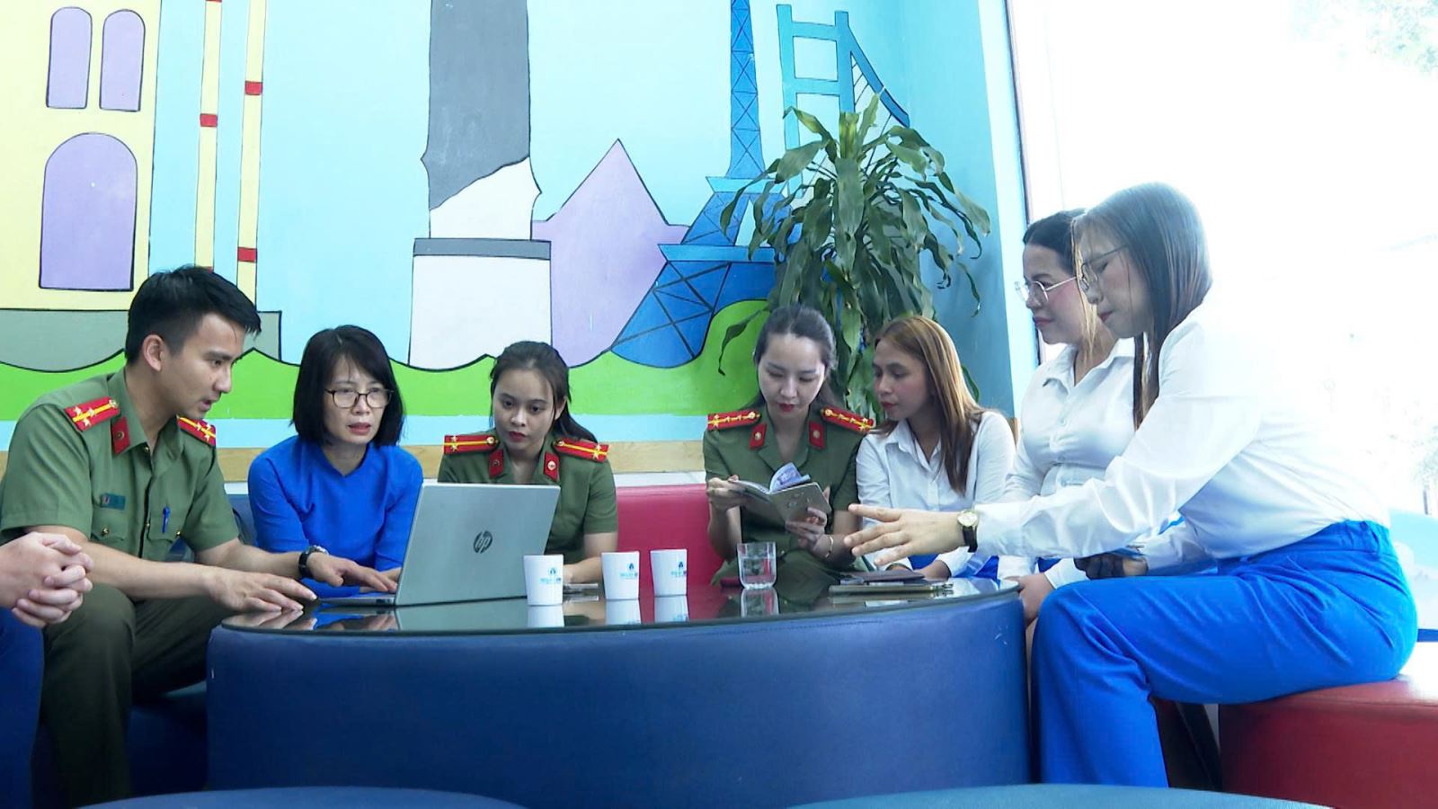 Tăng cường tuyên truyền, hướng dẫn doanh nghiệp, cơ sở kinh doanh lưu trú và hộ dân khai báo tạm trú cho người nước ngoài