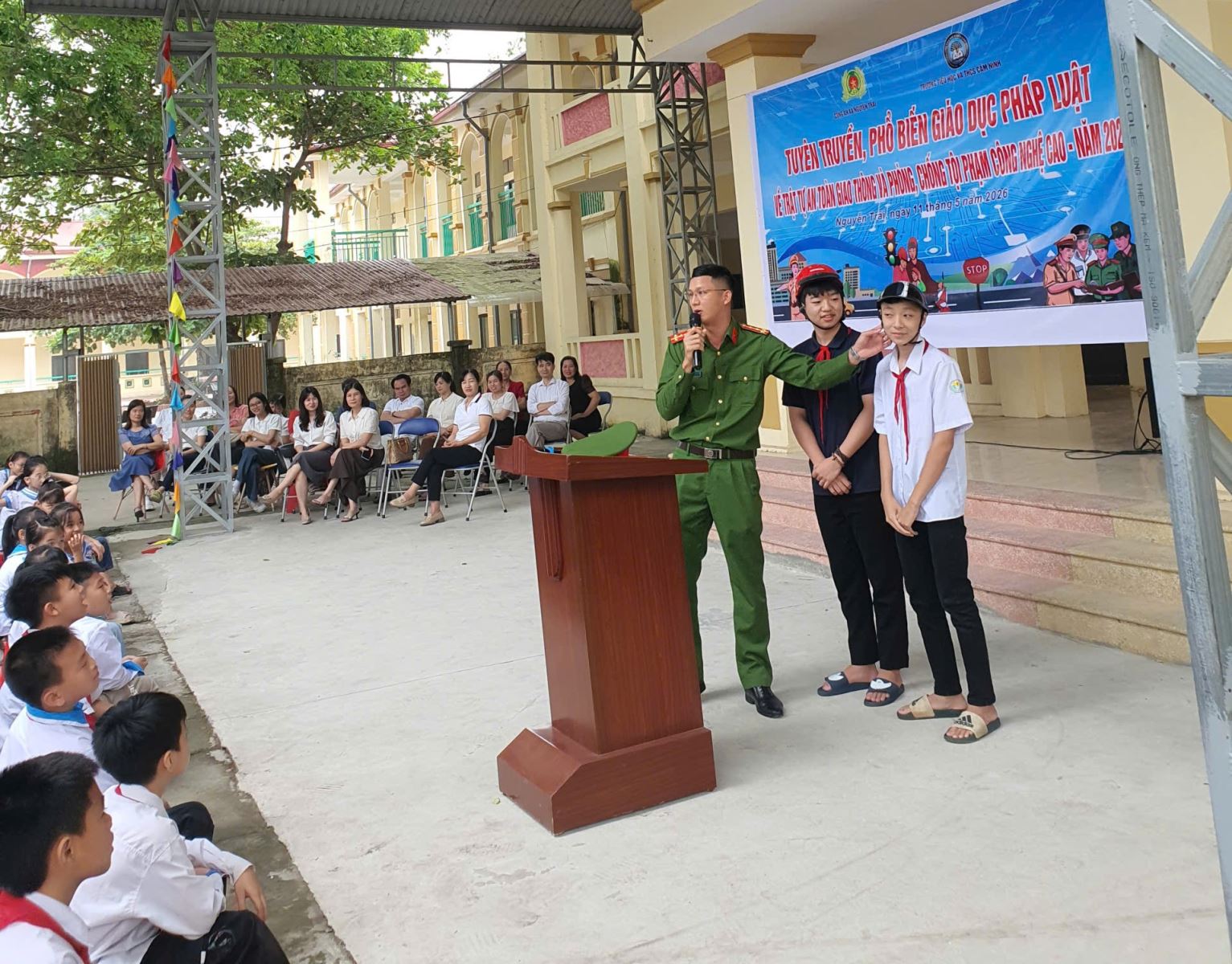 Công an xã Nguyễn Trãi tuyên truyền, phổ biến giáo dục pháp luật về trật tự an toàn giao thông và phòng, chống tội phạm công nghệ cao