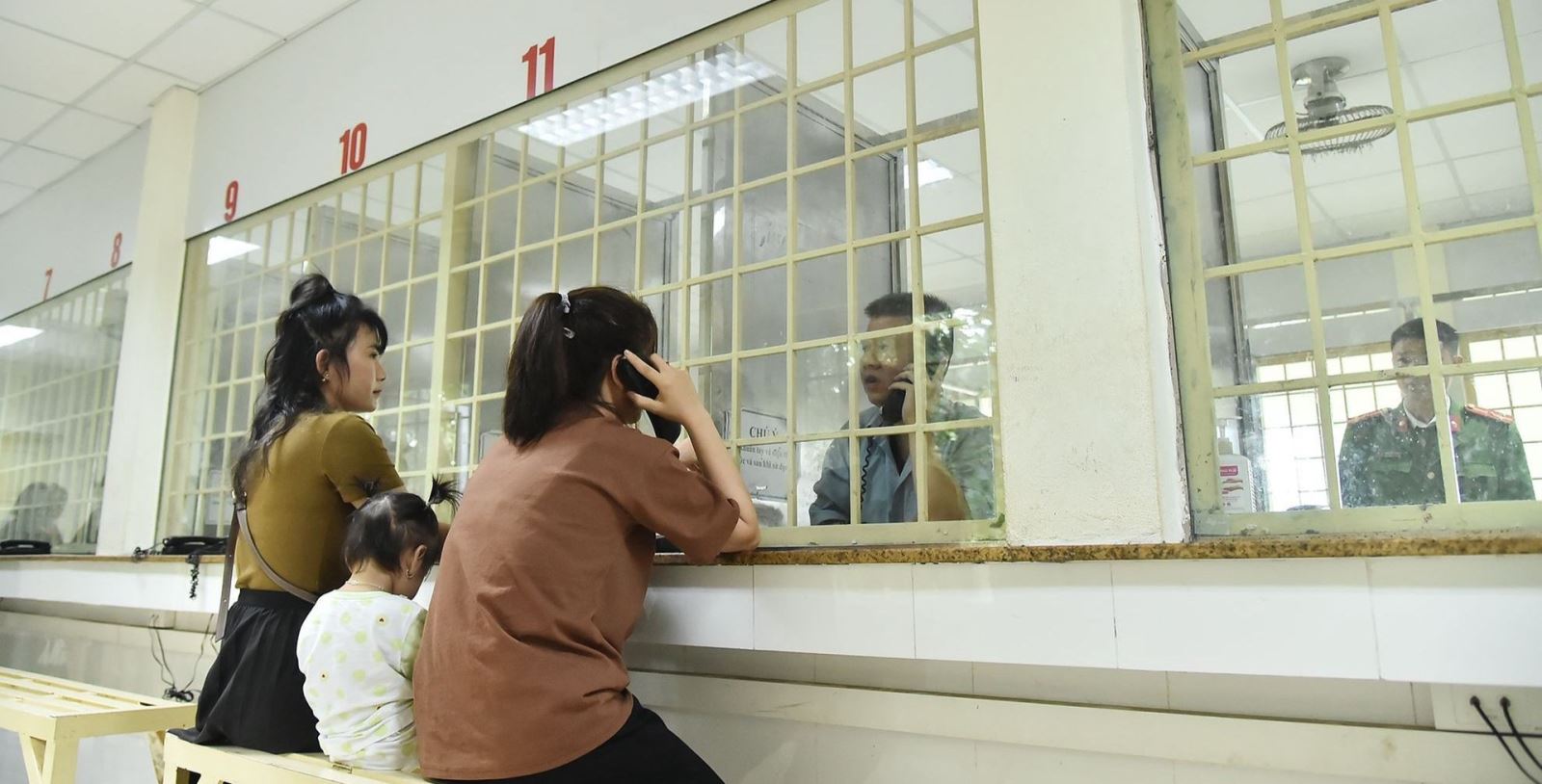 Đề xuất sửa đổi quy định về đồ vật cấm đưa vào cơ sở giam giữ phạm nhân và việc thu giữ, xử lý đồ vật cấm