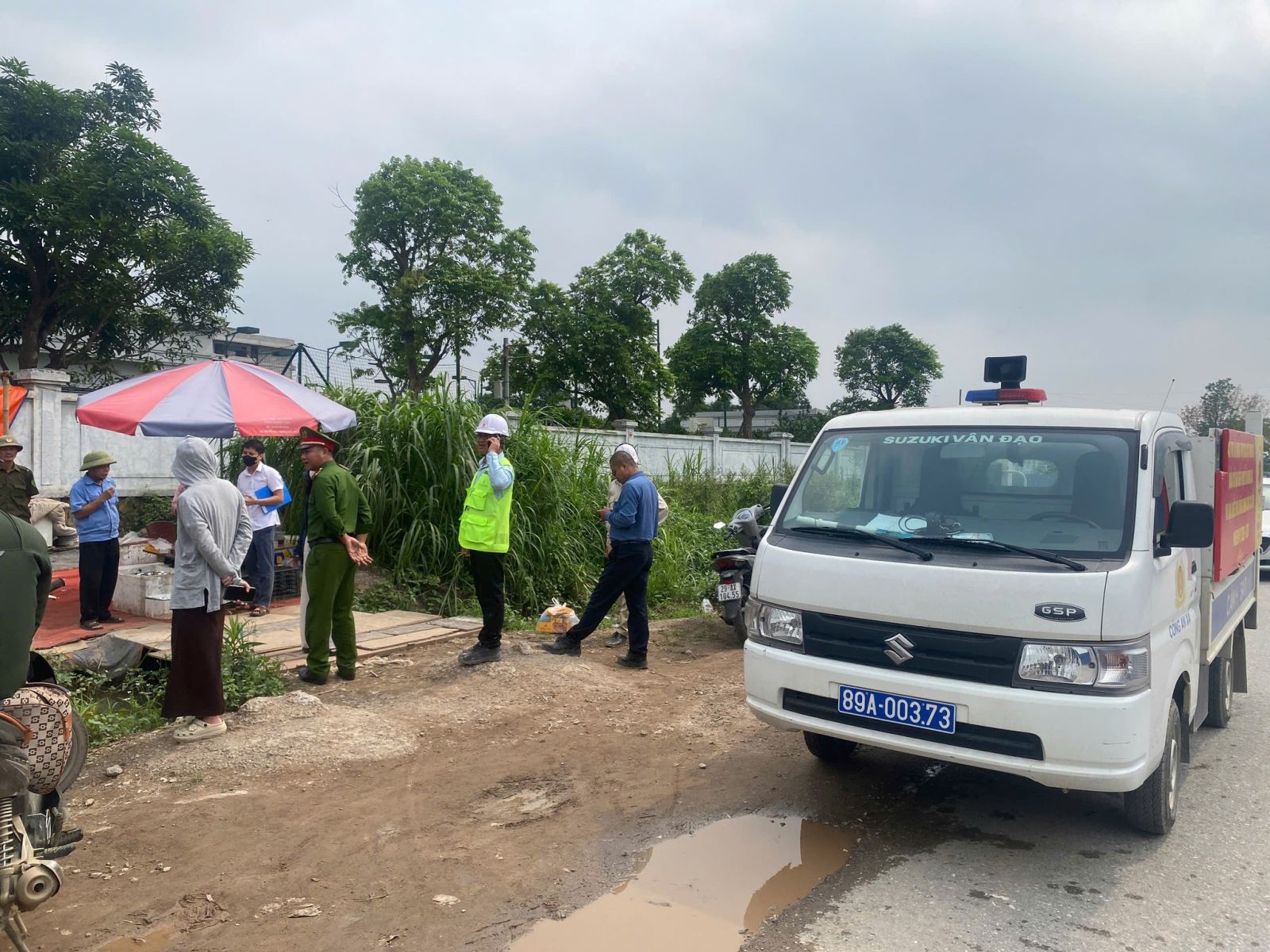 CÔNG AN XÃ NGHĨA TRỤ TĂNG CƯỜNG KIỂM TRA, XỬ LÝ VI PHẠM HÀNH LANG AN TOÀN GIAO THÔNG