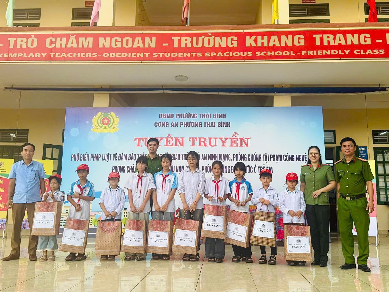 Công an phường Thái Bình tuyên truyền pháp luật về an ninh mạng, phòng chống tội phạm công nghệ cao và kỹ năng phòng chống đuối nước cho học sinh trên địa bàn 