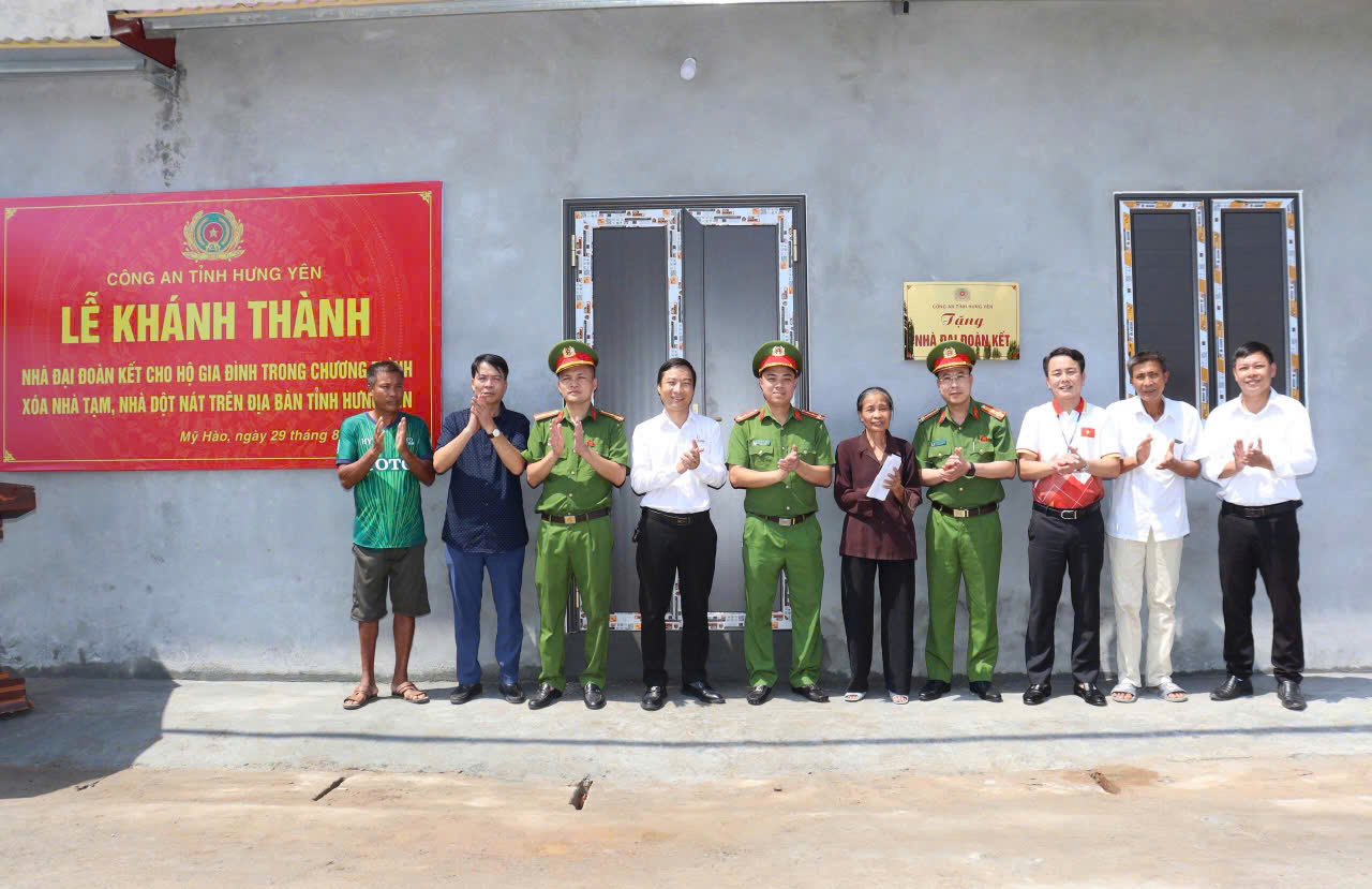 Công an phường Mỹ Hào tổ chức Lễ khánh thành và bàn giao Nhà Đại đoàn kết